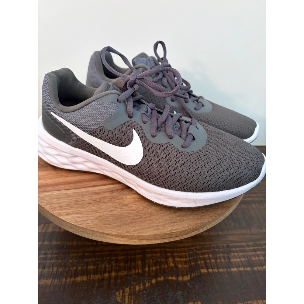 Woman's Size 6 Nike Revolution 6 DC3728-004 Iron Grey EUC